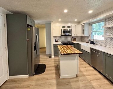 1002 Harbour Drive - Photo Thumbnail 6