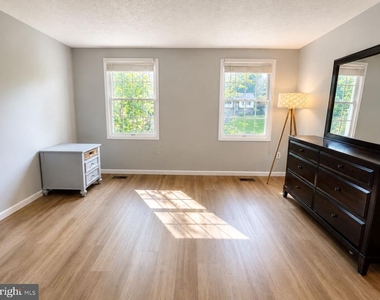 1002 Harbour Drive - Photo Thumbnail 16