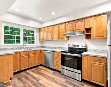 12213 Chaucer Lane - Photo Thumbnail 5