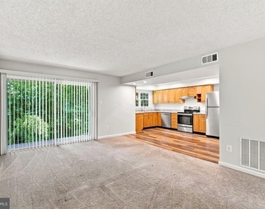 12213 Chaucer Lane - Photo Thumbnail 8