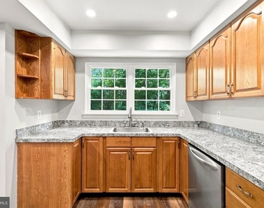 12213 Chaucer Lane - Photo Thumbnail 6