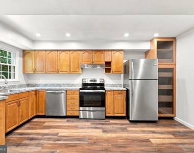 12213 Chaucer Lane - Photo Thumbnail 3