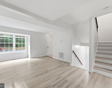 4200 Gerry Lane - Photo Thumbnail 3