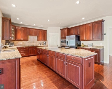 15000 Barlow Drive - Photo Thumbnail 7