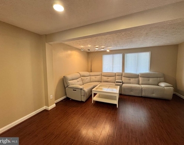 8562 Koluder Court - Photo Thumbnail 5
