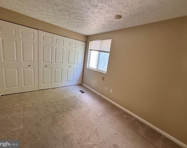 8562 Koluder Court - Photo Thumbnail 12