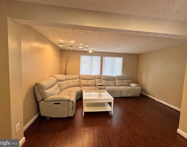 8562 Koluder Court - Photo Thumbnail 4