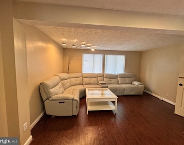 8562 Koluder Court - Photo Thumbnail 6