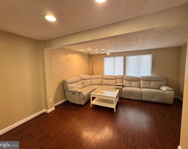 8562 Koluder Court - Photo Thumbnail 7