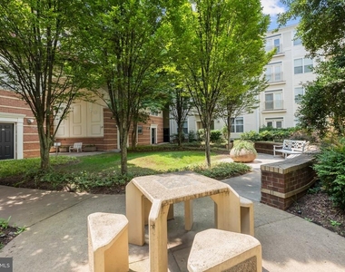9486 Virginia Center Boulevard - Photo Thumbnail 2