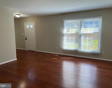 724 Upham Place Nw - Photo Thumbnail 6