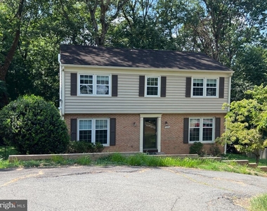 724 Upham Place Nw - Photo Thumbnail 1