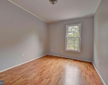 7794 Euclid Way - Photo Thumbnail 14