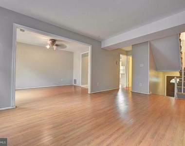 7794 Euclid Way - Photo Thumbnail 3