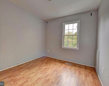 7794 Euclid Way - Photo Thumbnail 11