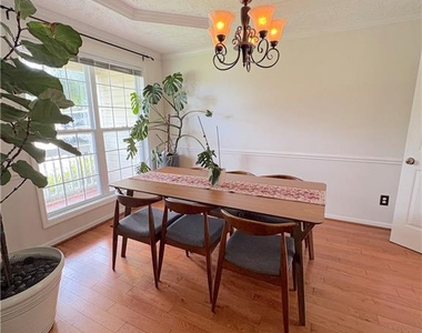 247 Richmond Park Drive - Photo Thumbnail 5