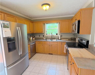 247 Richmond Park Drive - Photo Thumbnail 8