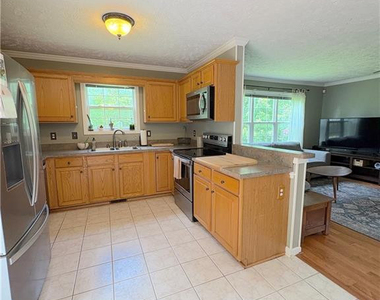 247 Richmond Park Drive - Photo Thumbnail 9