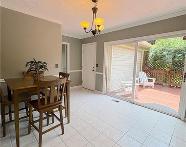 247 Richmond Park Drive - Photo Thumbnail 10