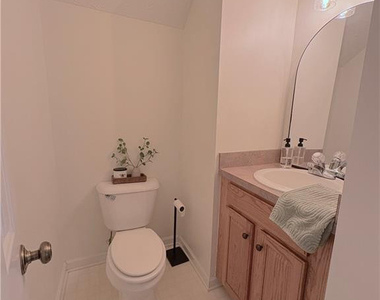 247 Richmond Park Drive - Photo Thumbnail 6