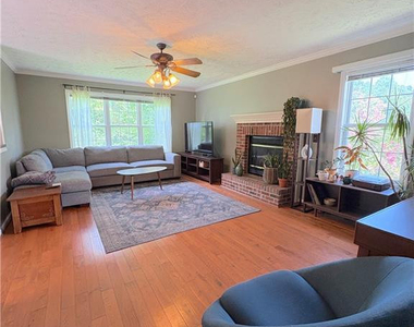 247 Richmond Park Drive - Photo Thumbnail 7