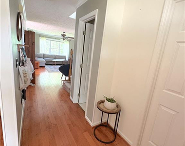 247 Richmond Park Drive - Photo Thumbnail 3