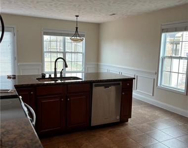 91 Marquis Drive - Photo Thumbnail 7