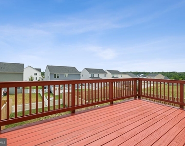 215 Starry Way Drive - Photo Thumbnail 5