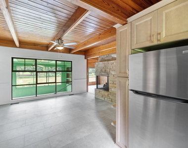 2118 Timberlake Drive - Photo Thumbnail 9