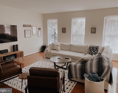 1104 Hoke Lane - Photo Thumbnail 3