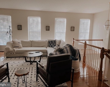 1104 Hoke Lane - Photo Thumbnail 2