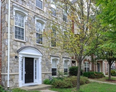 1104 Hoke Lane - Photo Thumbnail 1