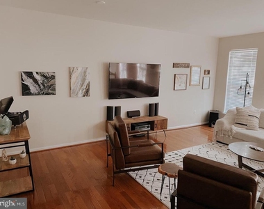 1104 Hoke Lane - Photo Thumbnail 4