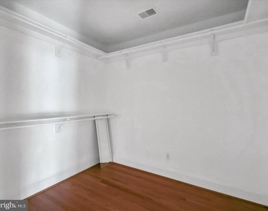 1335 N 14th Street N - Photo Thumbnail 17