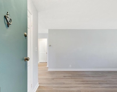 3008 S Abingdon Street - Photo Thumbnail 2