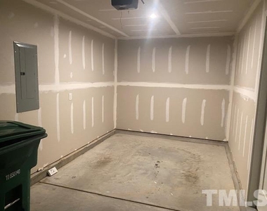 511 Autumn Cure Court - Photo Thumbnail 20
