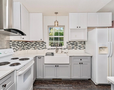4408 Valley Cove Court - Photo Thumbnail 10