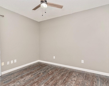4408 Valley Cove Court - Photo Thumbnail 19