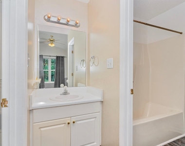 4408 Valley Cove Court - Photo Thumbnail 15