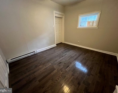 521 S 41st Street - Photo Thumbnail 4
