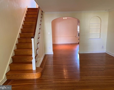 360 E Gorgas Lane - Photo Thumbnail 3