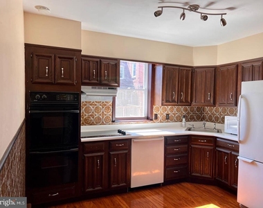 360 E Gorgas Lane - Photo Thumbnail 8