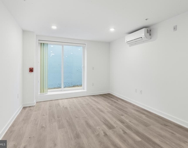 2046 E Lehigh Avenue - Photo Thumbnail 7