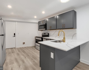 2046 E Lehigh Avenue - Photo Thumbnail 4
