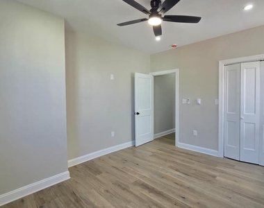 1207 W Wyoming Avenue - Photo Thumbnail 10
