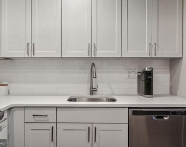875 Sansom Street - Photo Thumbnail 8