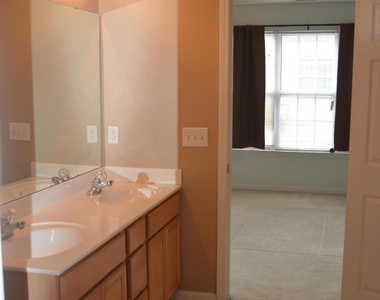9913 Layla Avenue - Photo Thumbnail 6