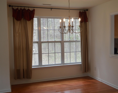 9913 Layla Avenue - Photo Thumbnail 3