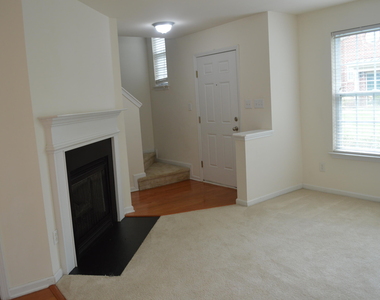 9913 Layla Avenue - Photo Thumbnail 2