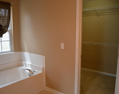 9913 Layla Avenue - Photo Thumbnail 7